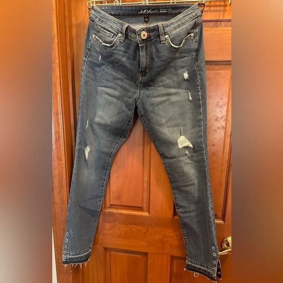 Inc women’s skinny leg regular fit w/silver eyelets on pockets & ankle. Size 8 - Picture 1 of 6
